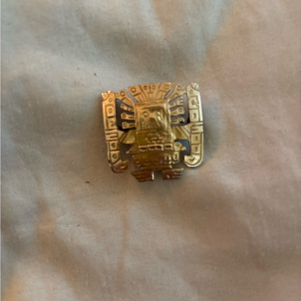 Vintage Peruvian symbol in 18 karat and .925 silver